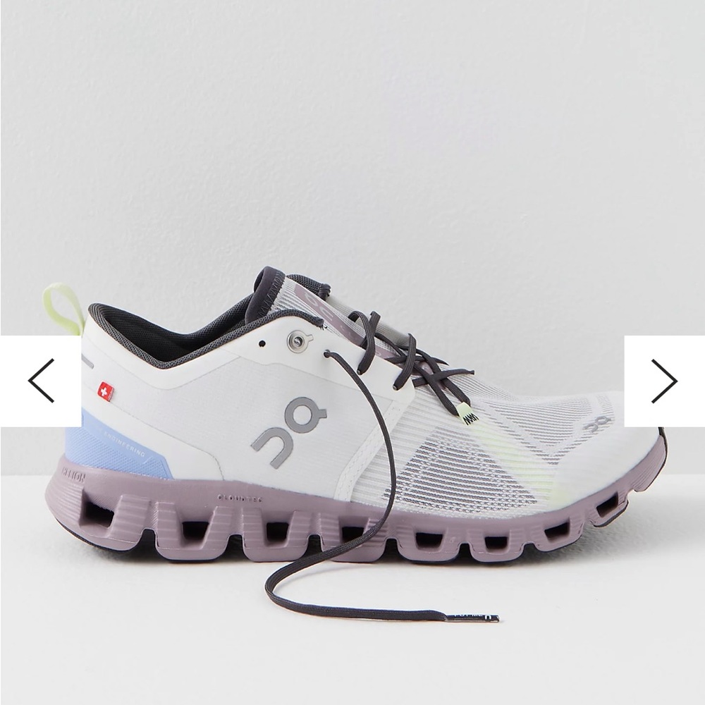 NWOT Cloud X 3 Shift Sneakers White / Heron